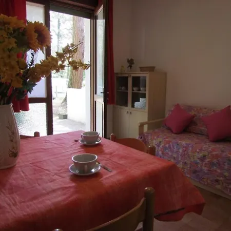 Διαμέρισμα Charming With Fenced Garden