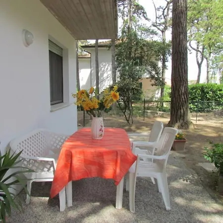 Charming With Fenced Garden Μπιμπιόνε