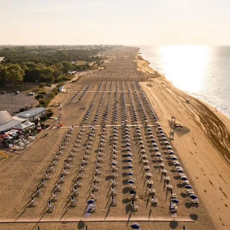 Charming With Fenced Garden Appartamento Bibione